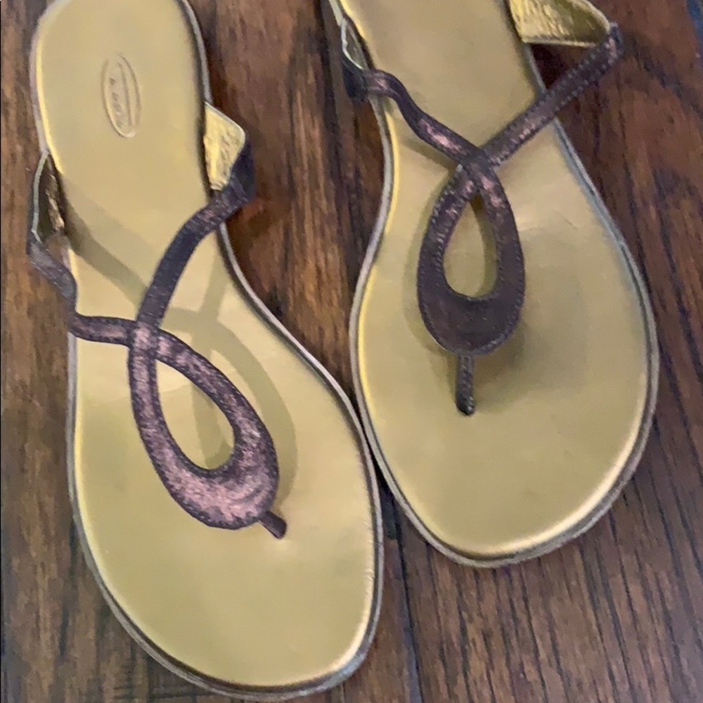Talbots flip flops - Picture 2 of 5